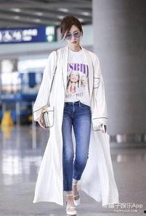 明星白色睡衣套装照片,白色睡衣套装尽显优雅魅力