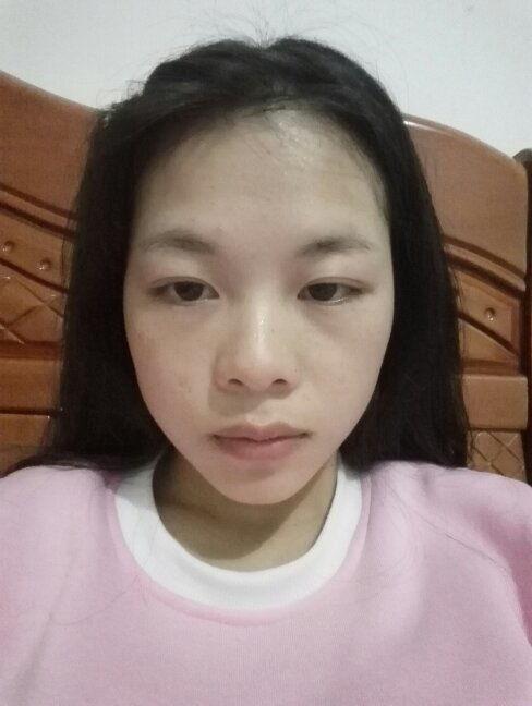 两边脸型不对称的明星,揭秘他们独特的魅力之谜