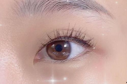 不画睫毛的明星,揭秘不画睫毛的明星自然之美