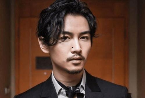 男明星有胡子,探寻男明星的型男风采