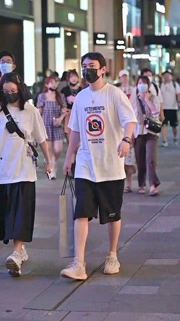 最新爆料王思聪炸街,豪车云集引热议